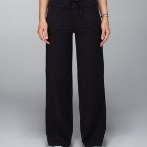 Women's Lululemon Wide Leg Blk Still Pant Size 4